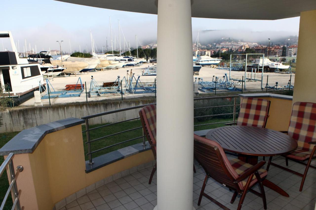 Garbin 711 Marina Portoroz Apartment Luaran gambar